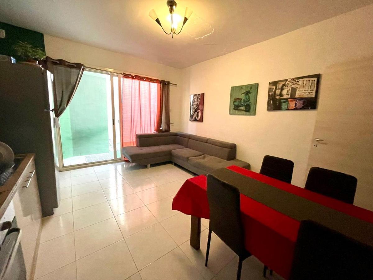 Room 6- Private Room With Private Terrace, Private Bathroom, Ac And Wifi Sliema Ngoại thất bức ảnh