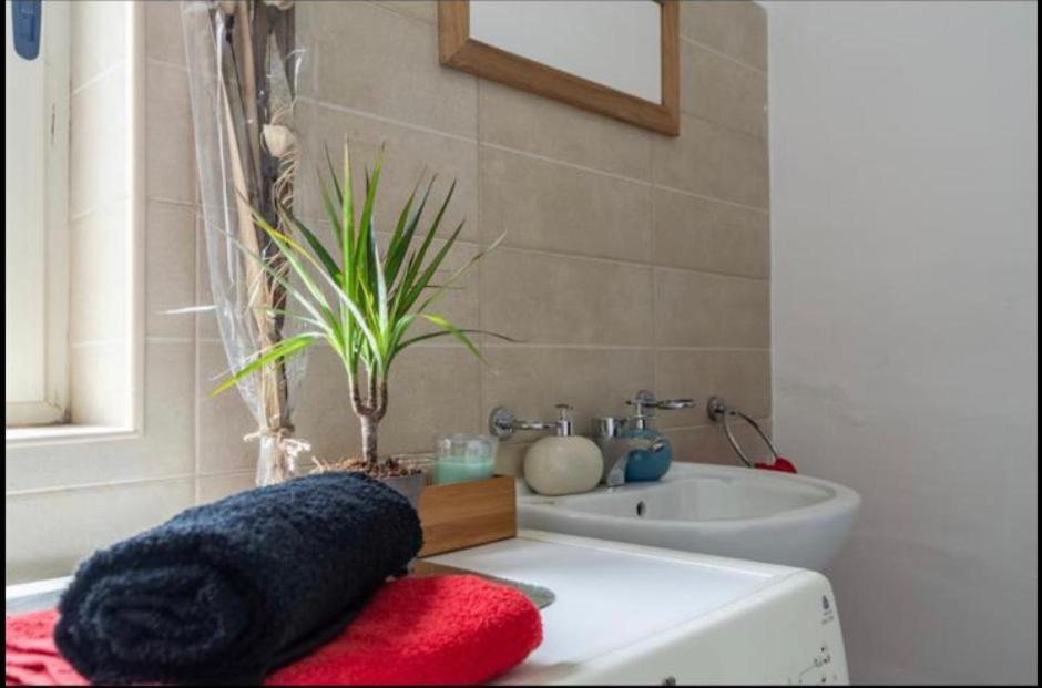 Room 6- Private Room With Private Terrace, Private Bathroom, Ac And Wifi Sliema Ngoại thất bức ảnh